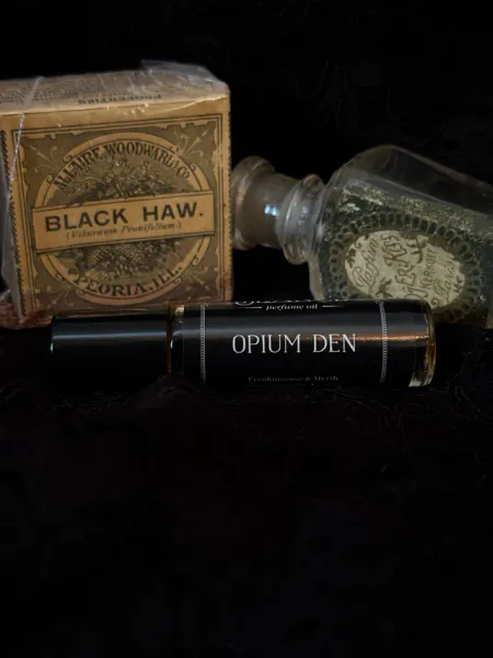 Hovedbilde Opium Den Perfume Oil