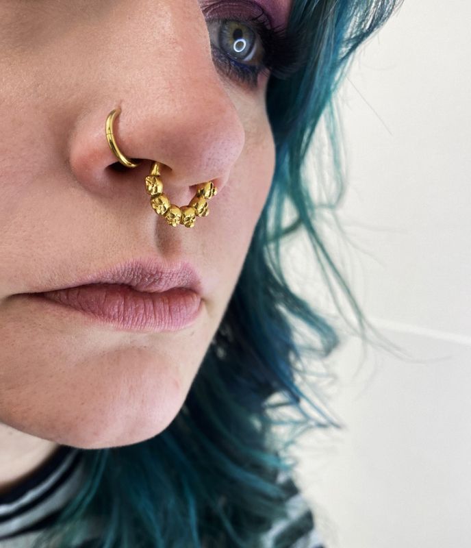Skulls Hinged Ring Gold