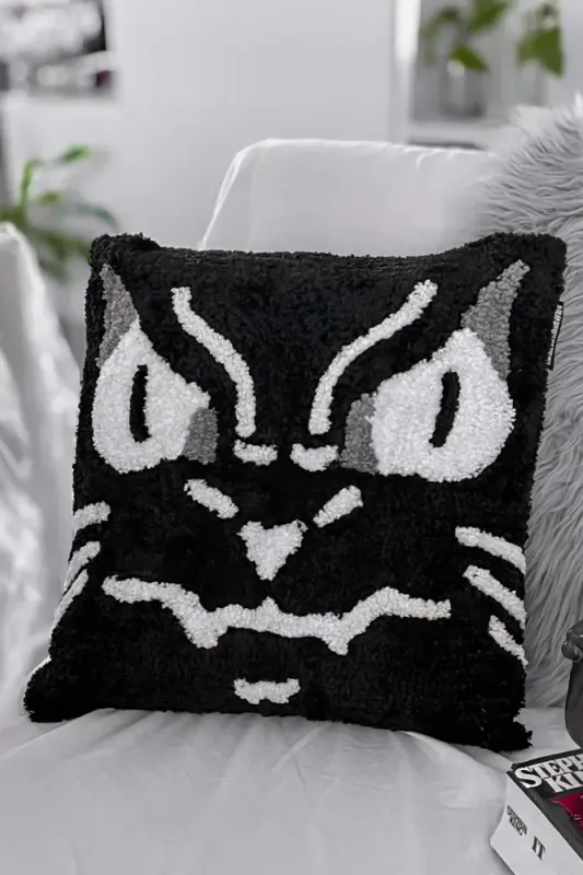 Hiss Tufted Cushion